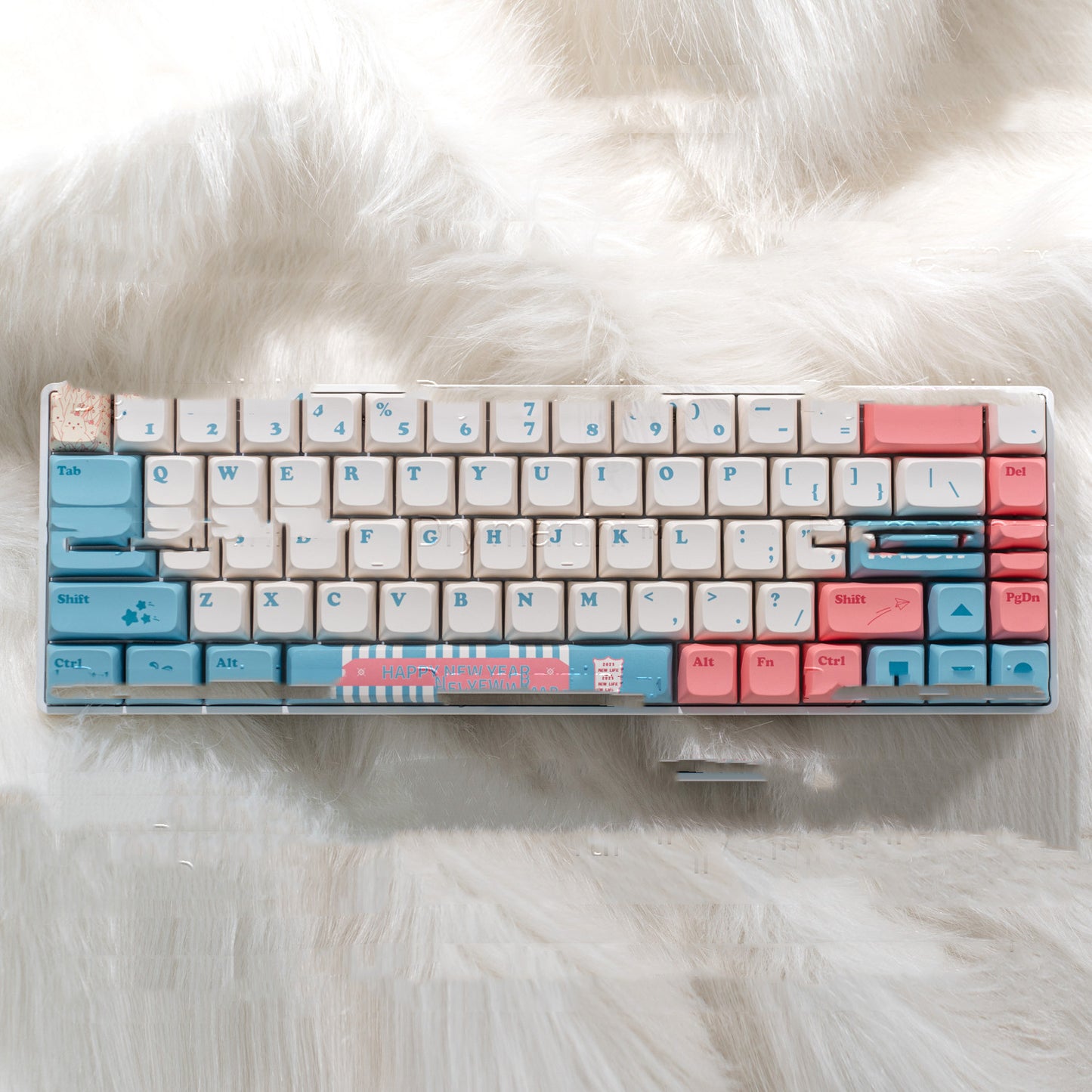 Transparent Three-Mode Mechanical Keyboard: Hot-Swappable and Wireless Bluetooth